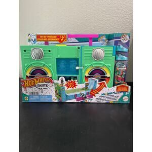 Hot Wheels Skate Boom box Skatepark Playset Exclusive Board Shoes Kids Mattel